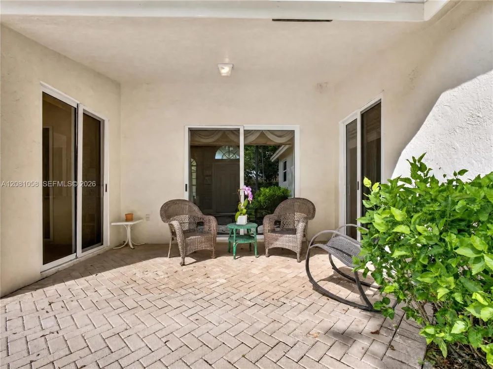 3098 Lakewood Cir Weston, FL 33332