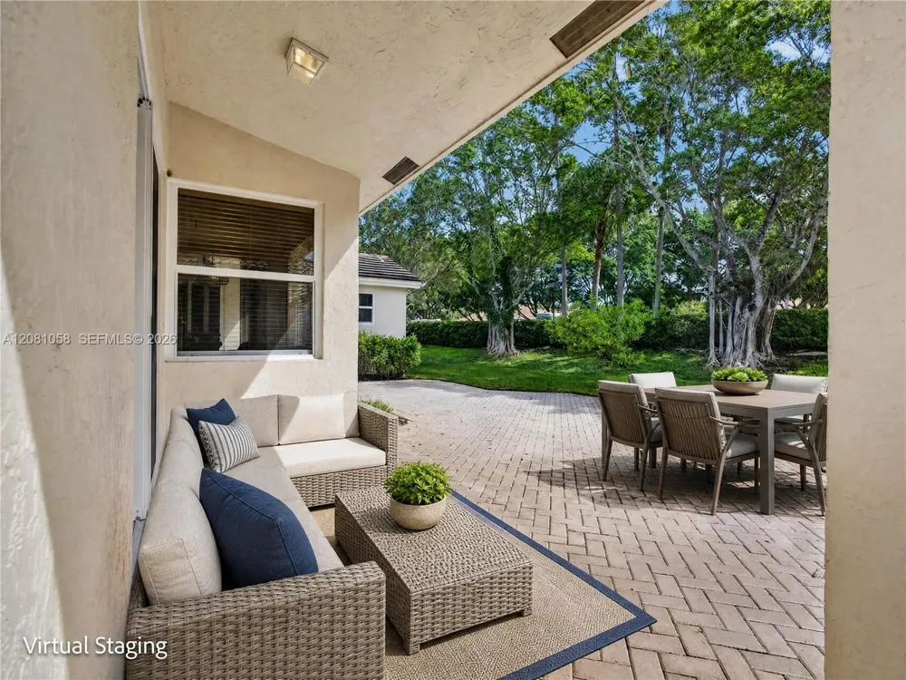 3098 Lakewood Cir Weston, FL 33332