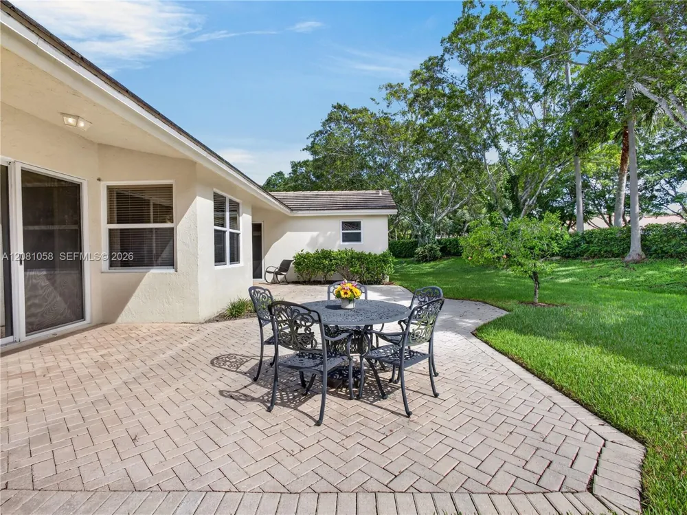 3098 Lakewood Cir Weston, FL 33332