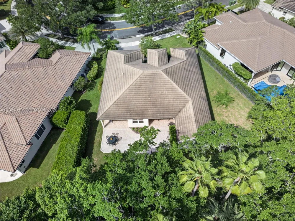3098 Lakewood Cir Weston, FL 33332