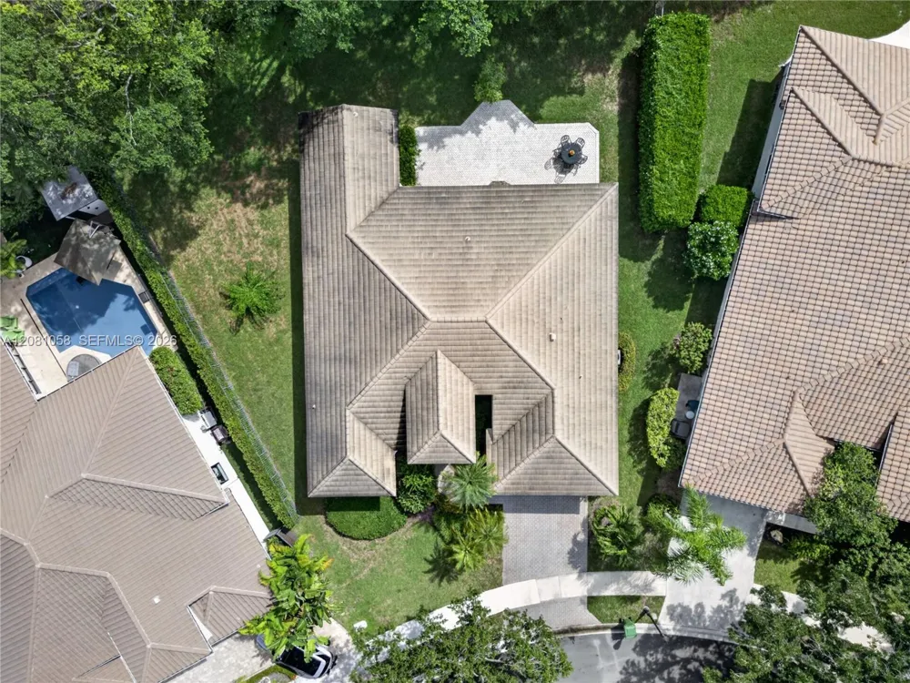 3098 Lakewood Cir Weston, FL 33332