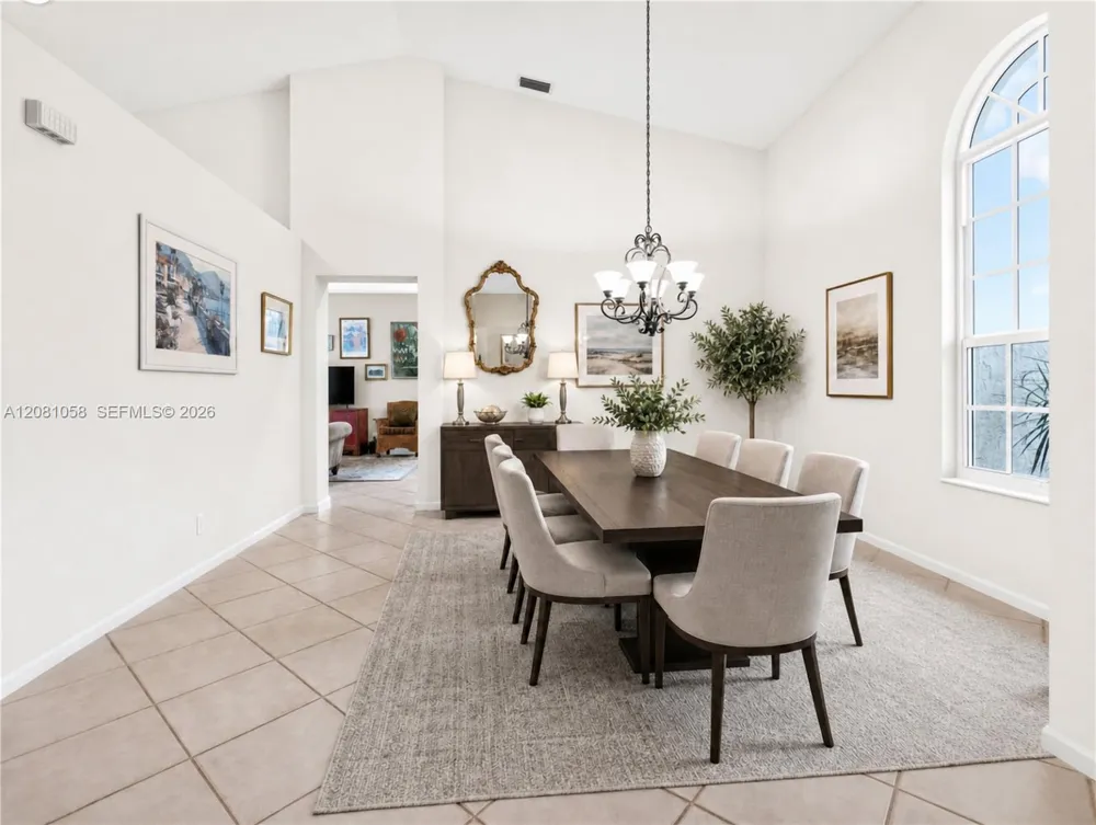 3098 Lakewood Cir Weston, FL 33332