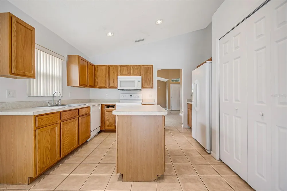 855 BRAYTON LANE Davenport, FL 33897