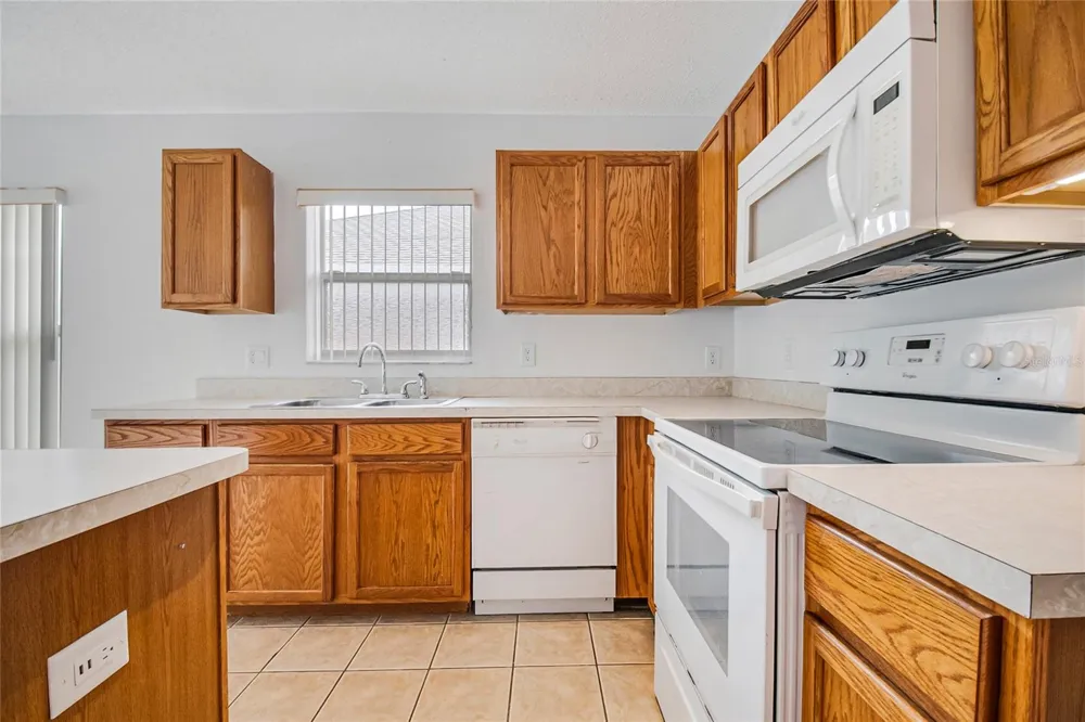 855 BRAYTON LANE Davenport, FL 33897