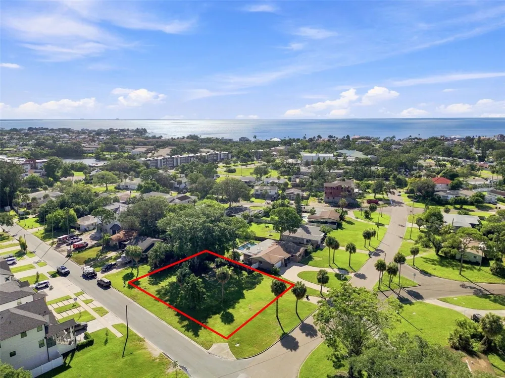 4647 VENETIAN BOULEVARD NE St Petersburg, FL 33703