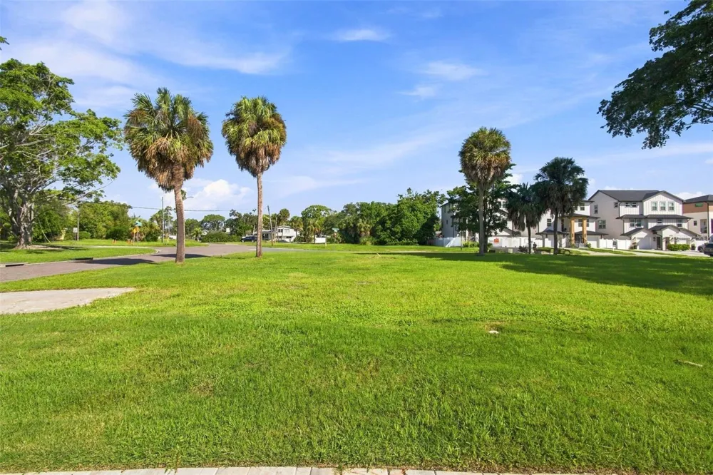 4647 VENETIAN BOULEVARD NE St Petersburg, FL 33703
