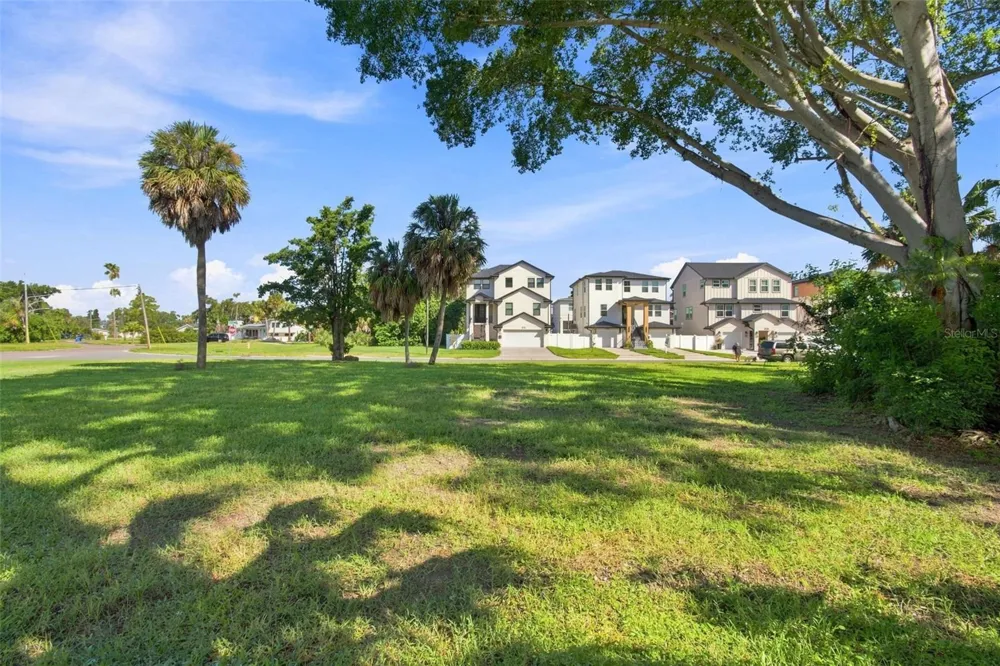 4647 VENETIAN BOULEVARD NE St Petersburg, FL 33703