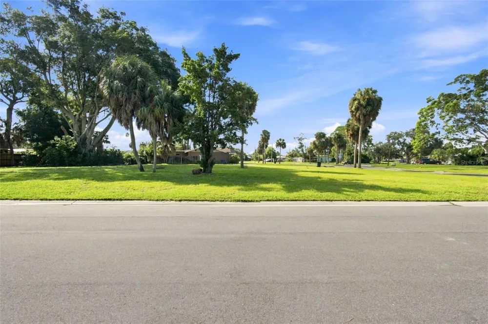 4647 VENETIAN BOULEVARD NE St Petersburg, FL 33703