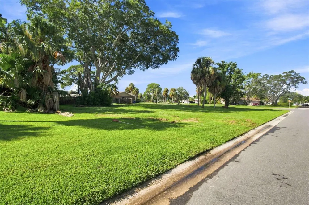 4647 VENETIAN BOULEVARD NE St Petersburg, FL 33703
