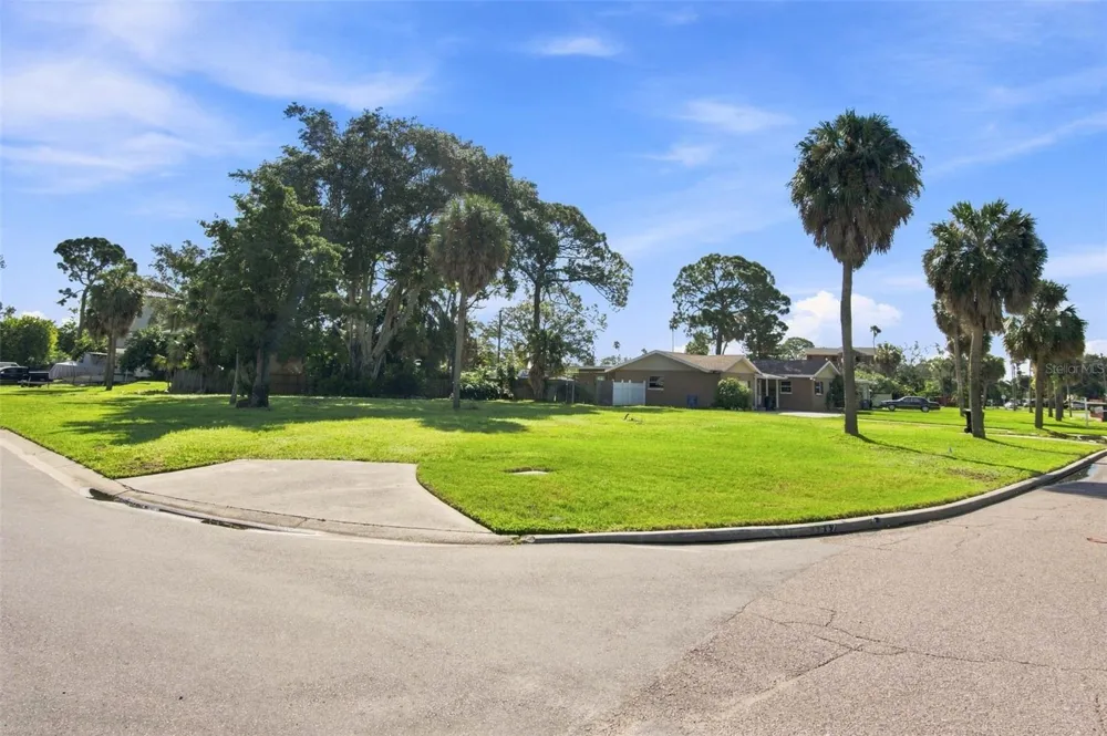 4647 VENETIAN BOULEVARD NE St Petersburg, FL 33703