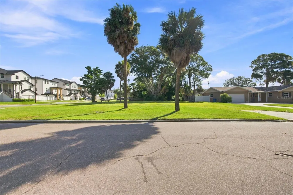 4647 VENETIAN BOULEVARD NE St Petersburg, FL 33703