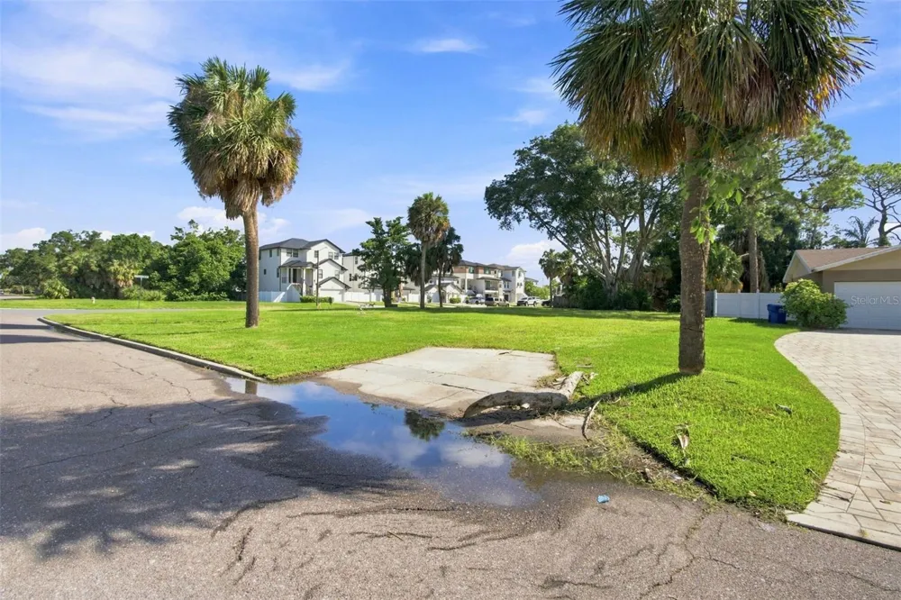 4647 VENETIAN BOULEVARD NE St Petersburg, FL 33703