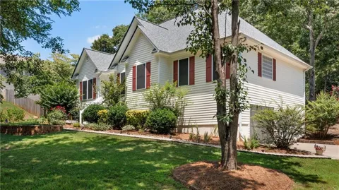 24 Woodhaven Court SW