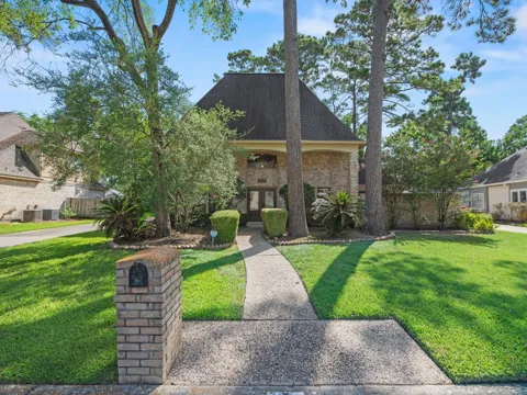 18310 Lake Oaks Drive