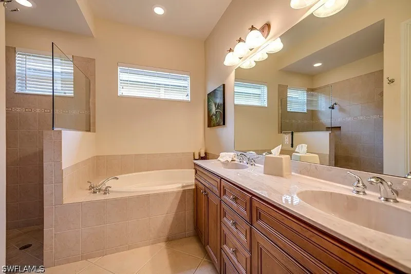 Dogleg Drive Naples, FL 34113