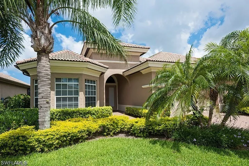 Dogleg Drive Naples, FL 34113