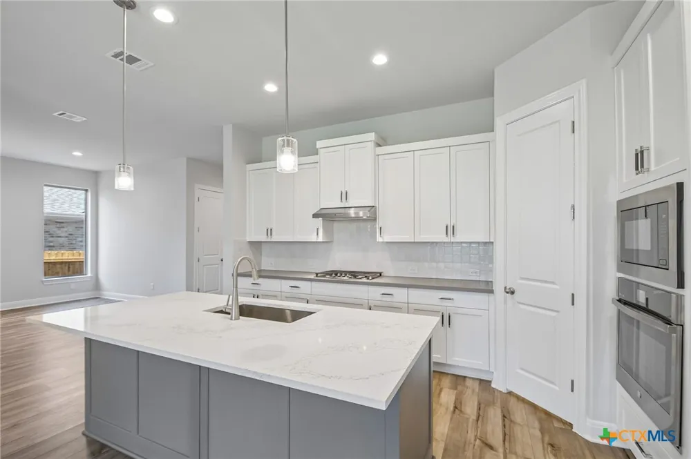 121 Prickly Poppy Loop Kyle, TX 78640