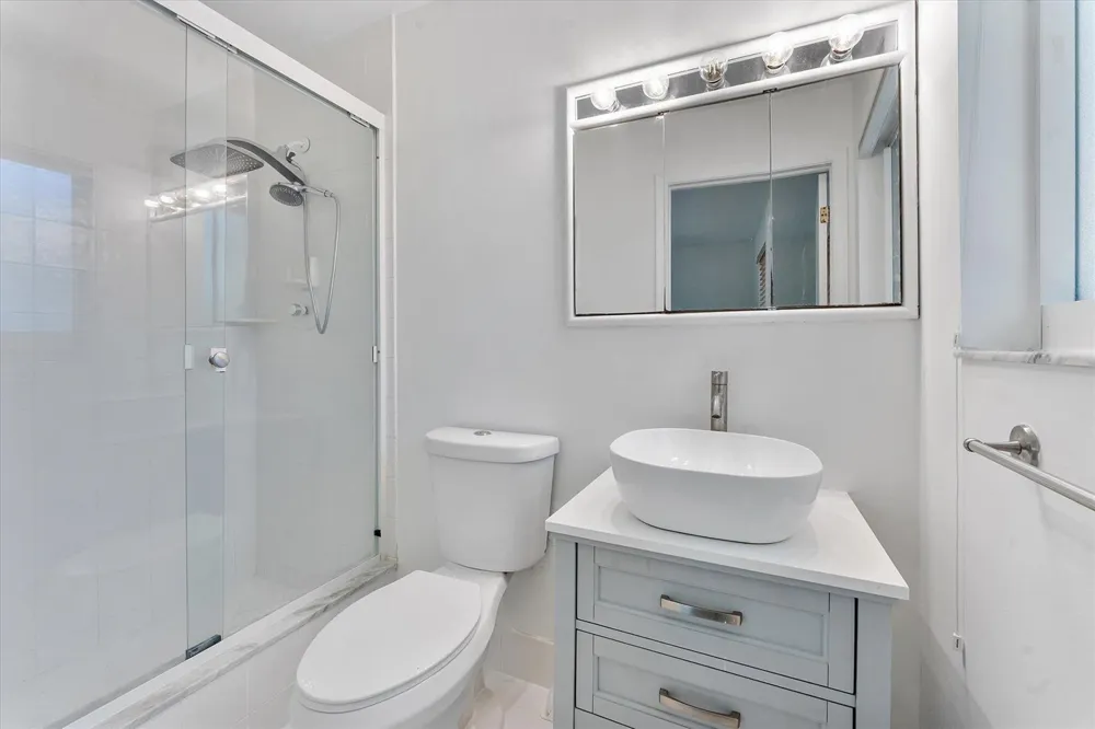 5200 NE 18TH TERRACE Fort Lauderdale, FL 33308