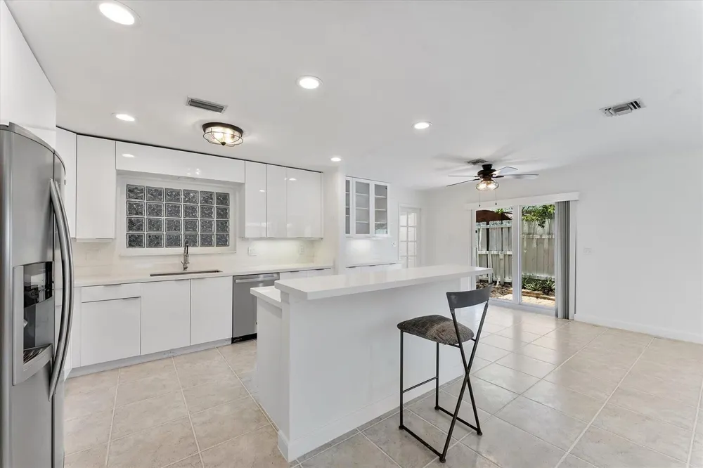 5200 NE 18TH TERRACE Fort Lauderdale, FL 33308