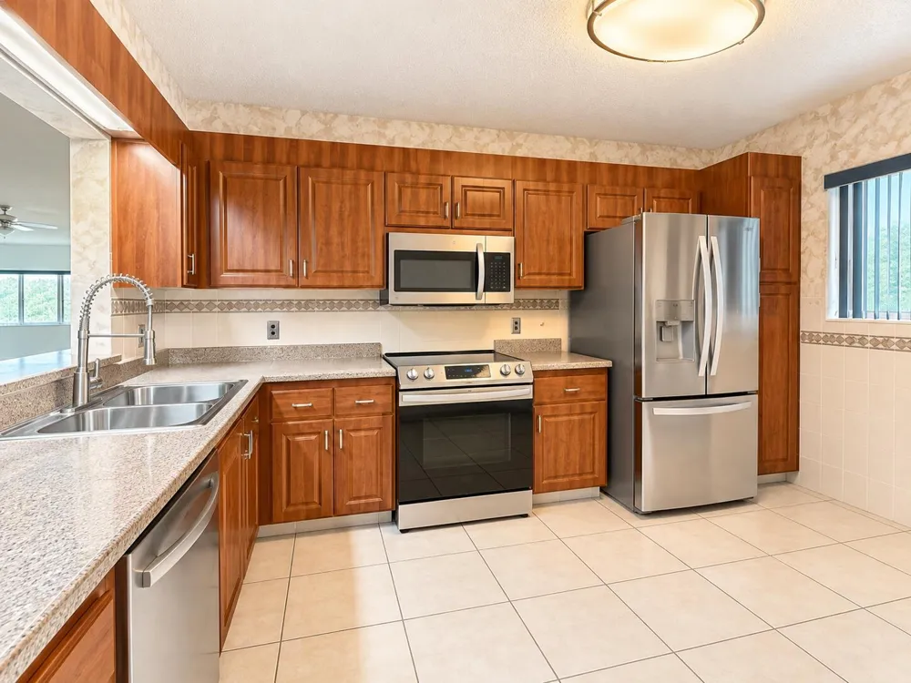 3178 VIA POINCIANA DRIVE #411 Lake Worth, FL 33467