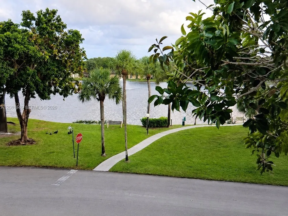 301 Cambridge Rd #306 Hollywood, FL 33024