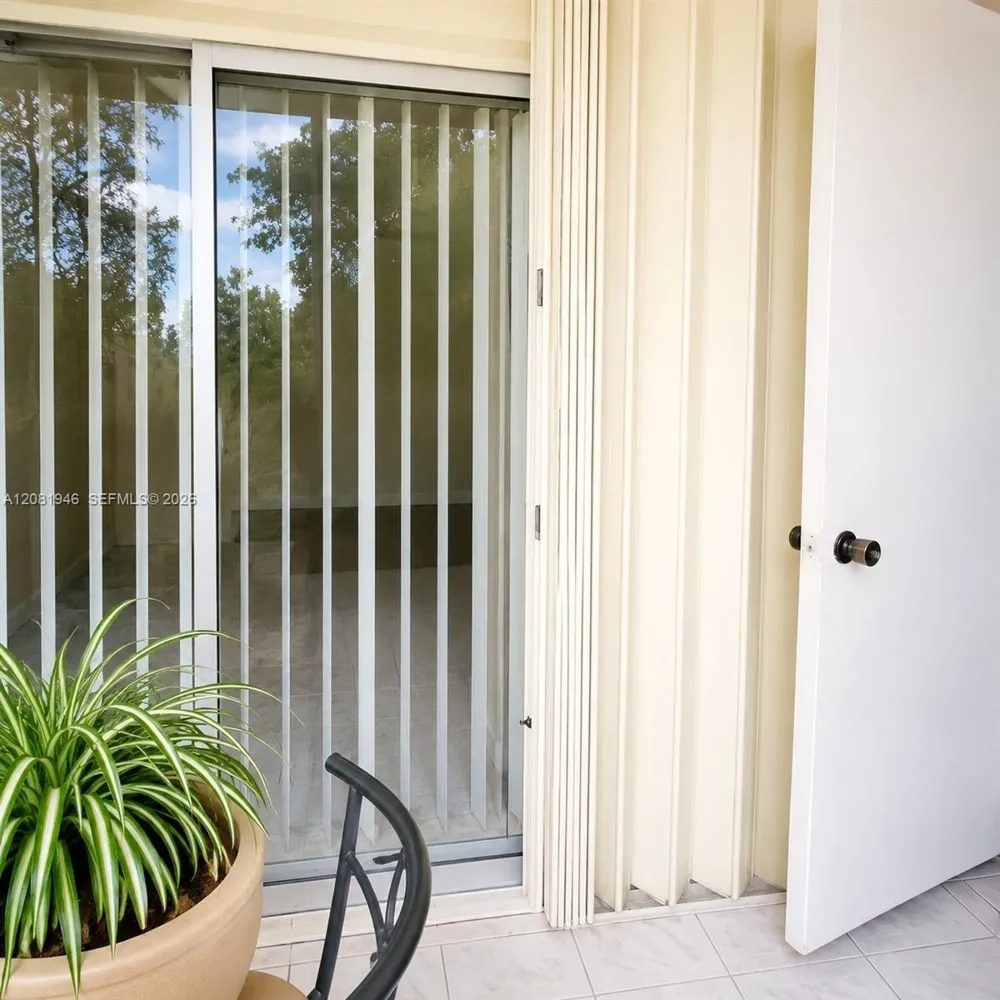 301 Cambridge Rd #306 Hollywood, FL 33024