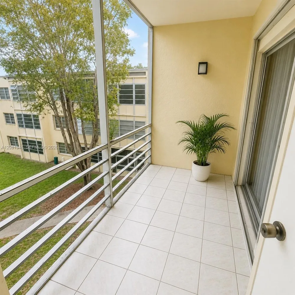 301 Cambridge Rd #306 Hollywood, FL 33024