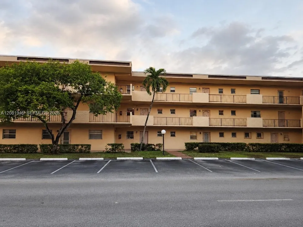 301 Cambridge Rd #306 Hollywood, FL 33024