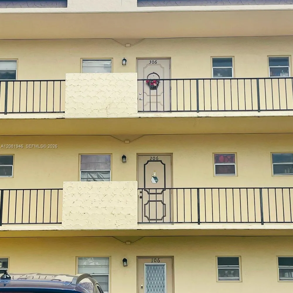 301 Cambridge Rd #306 Hollywood, FL 33024