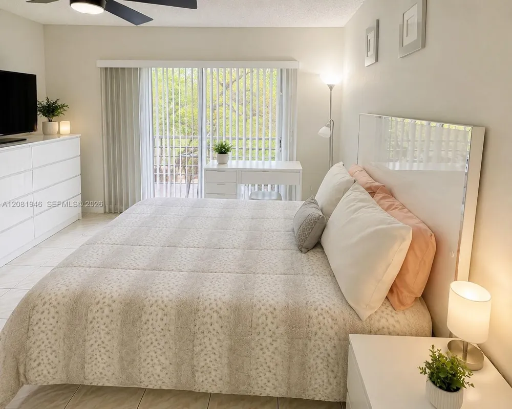 301 Cambridge Rd #306 Hollywood, FL 33024
