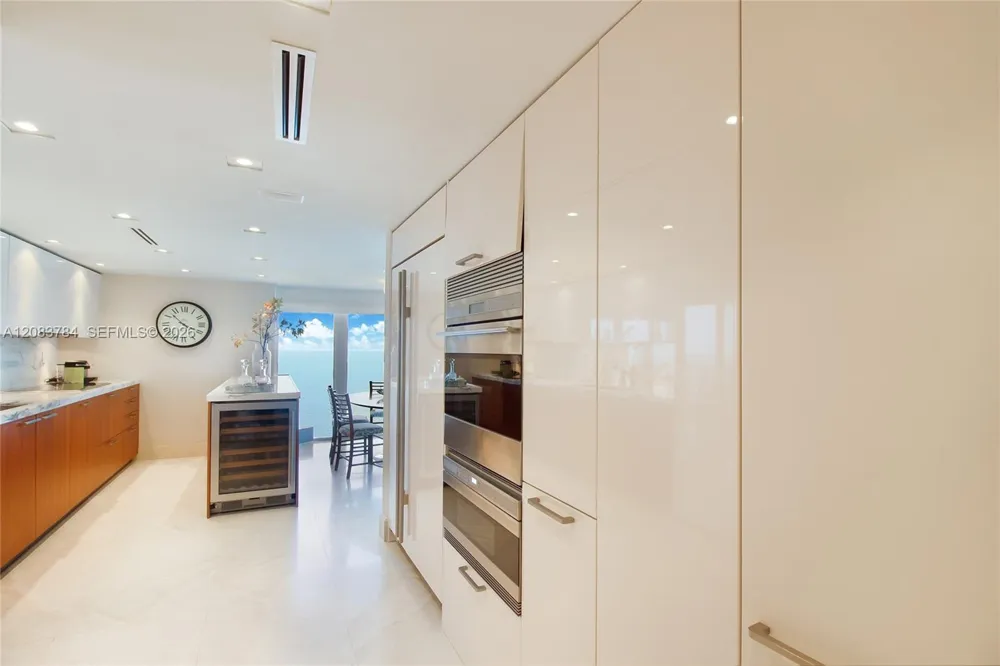 881 Ocean Dr #25E Key Biscayne, FL 33149