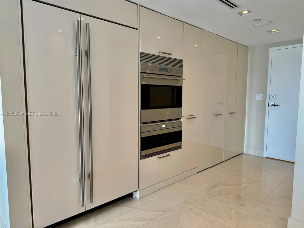 881 Ocean Dr #25E Key Biscayne, FL 33149