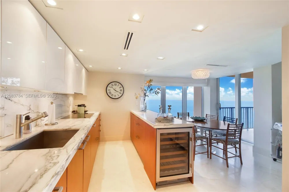 881 Ocean Dr #25E Key Biscayne, FL 33149