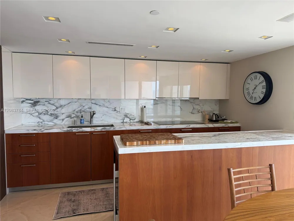 881 Ocean Dr #25E Key Biscayne, FL 33149
