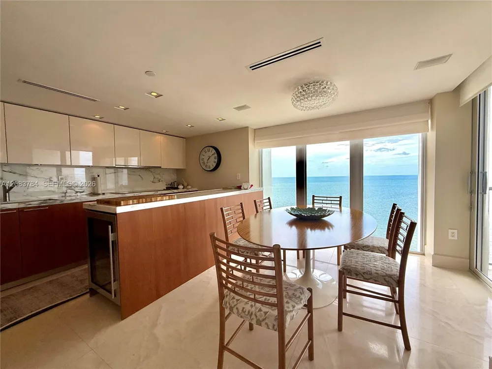 881 Ocean Dr #25E Key Biscayne, FL 33149