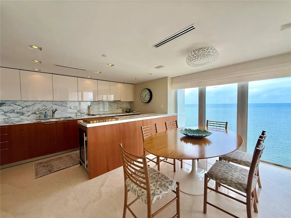 881 Ocean Dr #25E Key Biscayne, FL 33149
