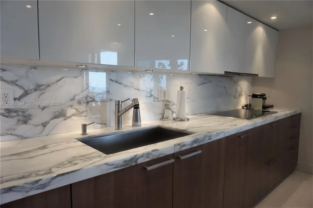 881 Ocean Dr #25E Key Biscayne, FL 33149