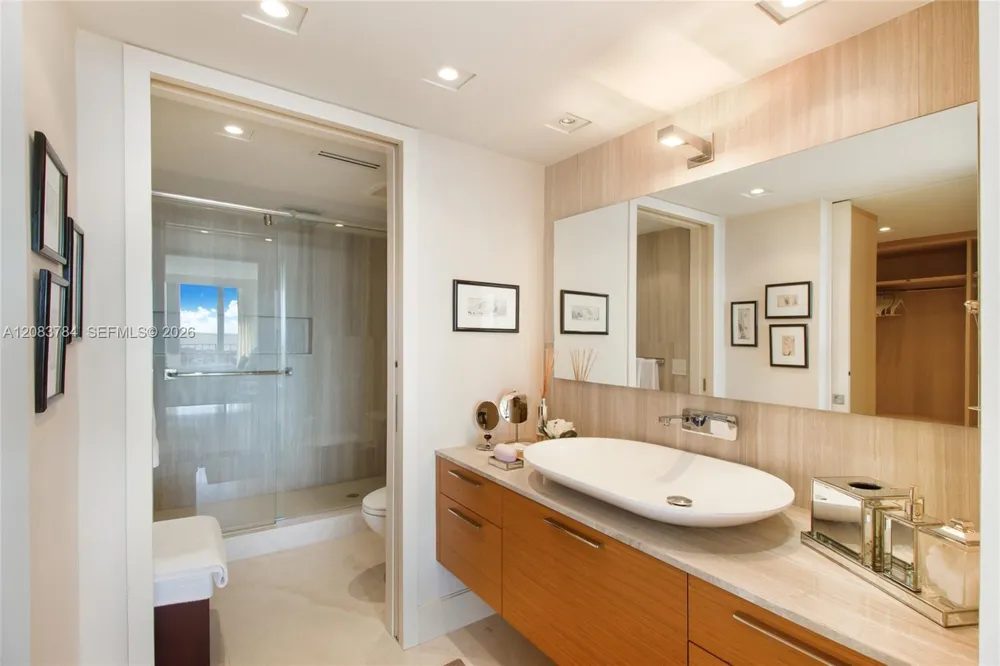 881 Ocean Dr #25E Key Biscayne, FL 33149