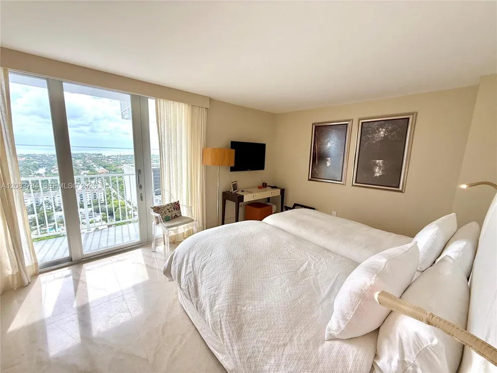 881 Ocean Dr #25E Key Biscayne, FL 33149