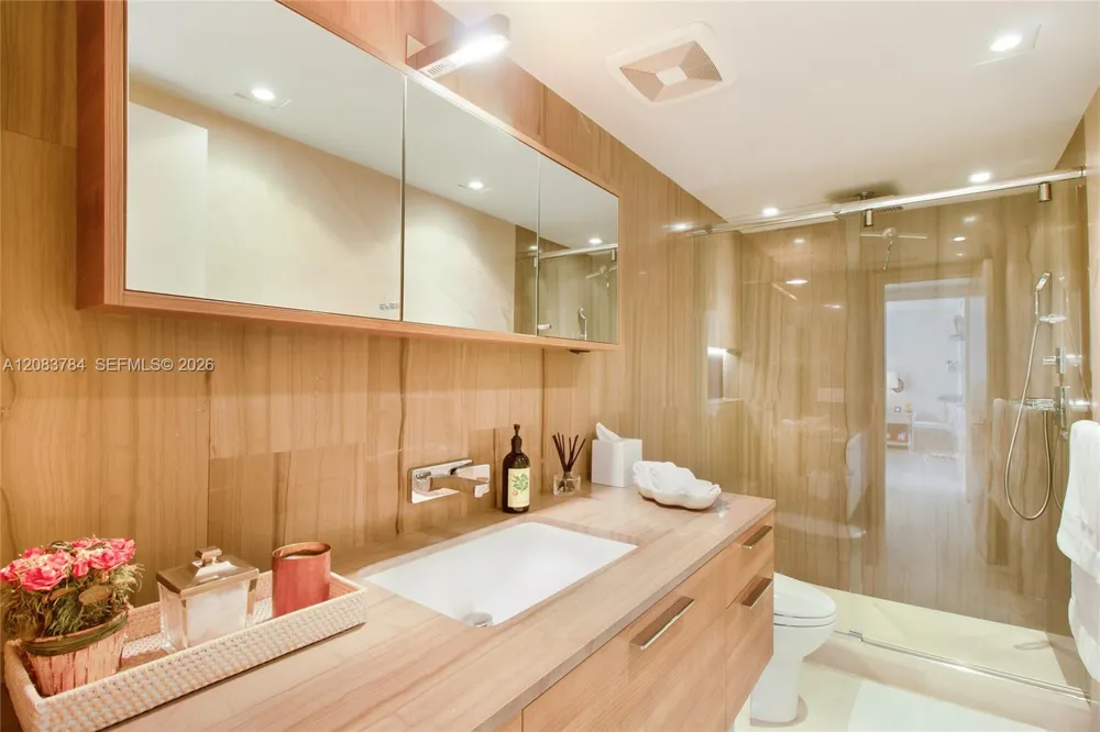 881 Ocean Dr #25E Key Biscayne, FL 33149