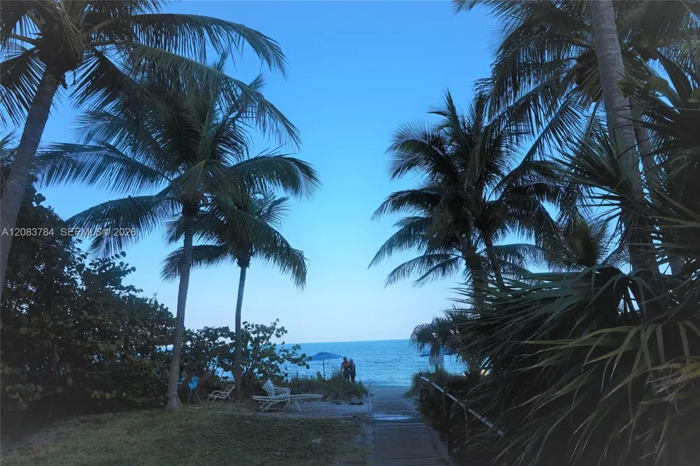 881 Ocean Dr #25E Key Biscayne, FL 33149