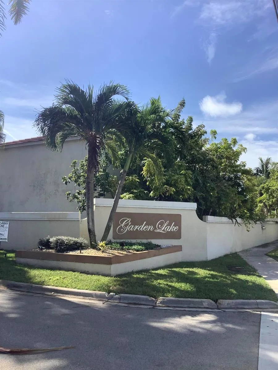 201 SW 98th Terrace Pembroke Pines, FL 33025