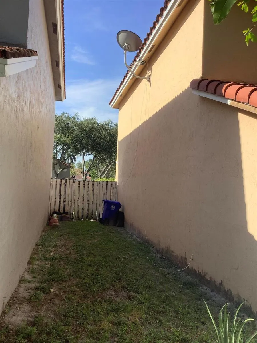 201 SW 98th Terrace Pembroke Pines, FL 33025
