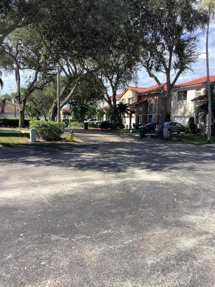 201 SW 98th Terrace Pembroke Pines, FL 33025