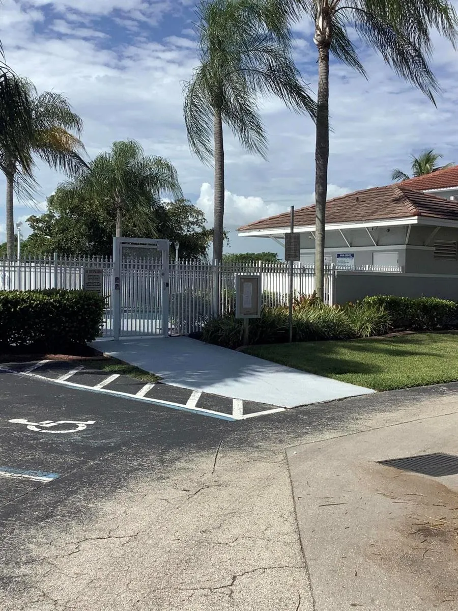 201 SW 98th Terrace Pembroke Pines, FL 33025