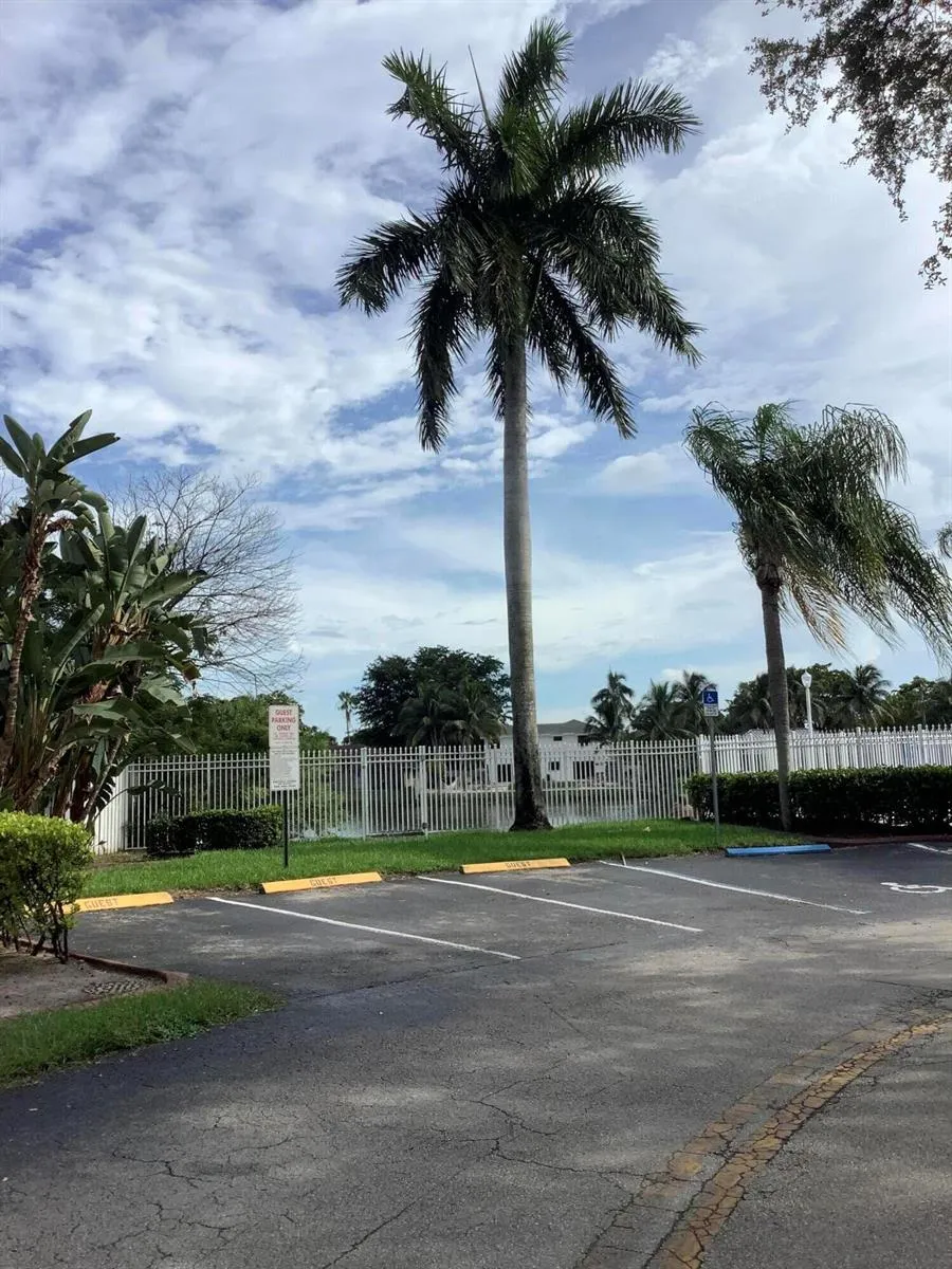 201 SW 98th Terrace Pembroke Pines, FL 33025
