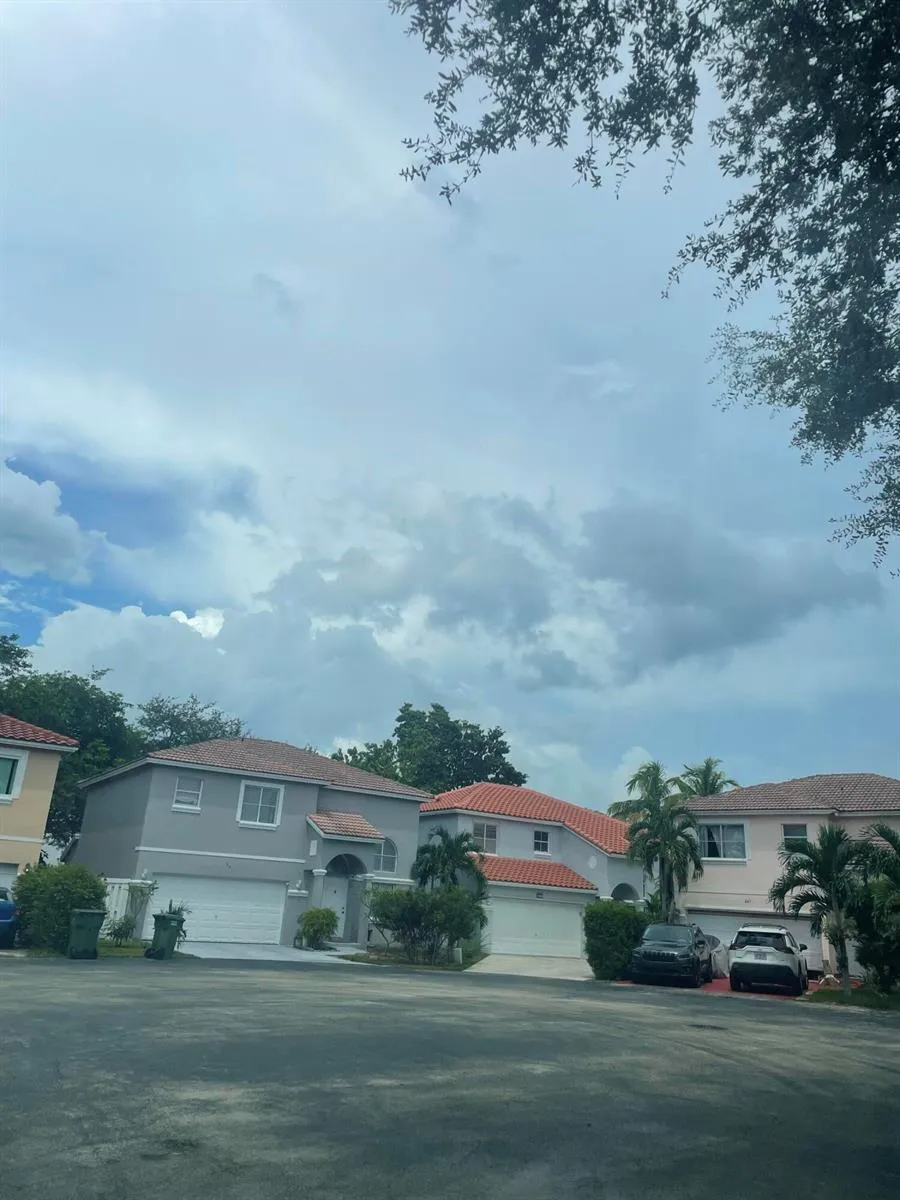 201 SW 98th Terrace Pembroke Pines, FL 33025