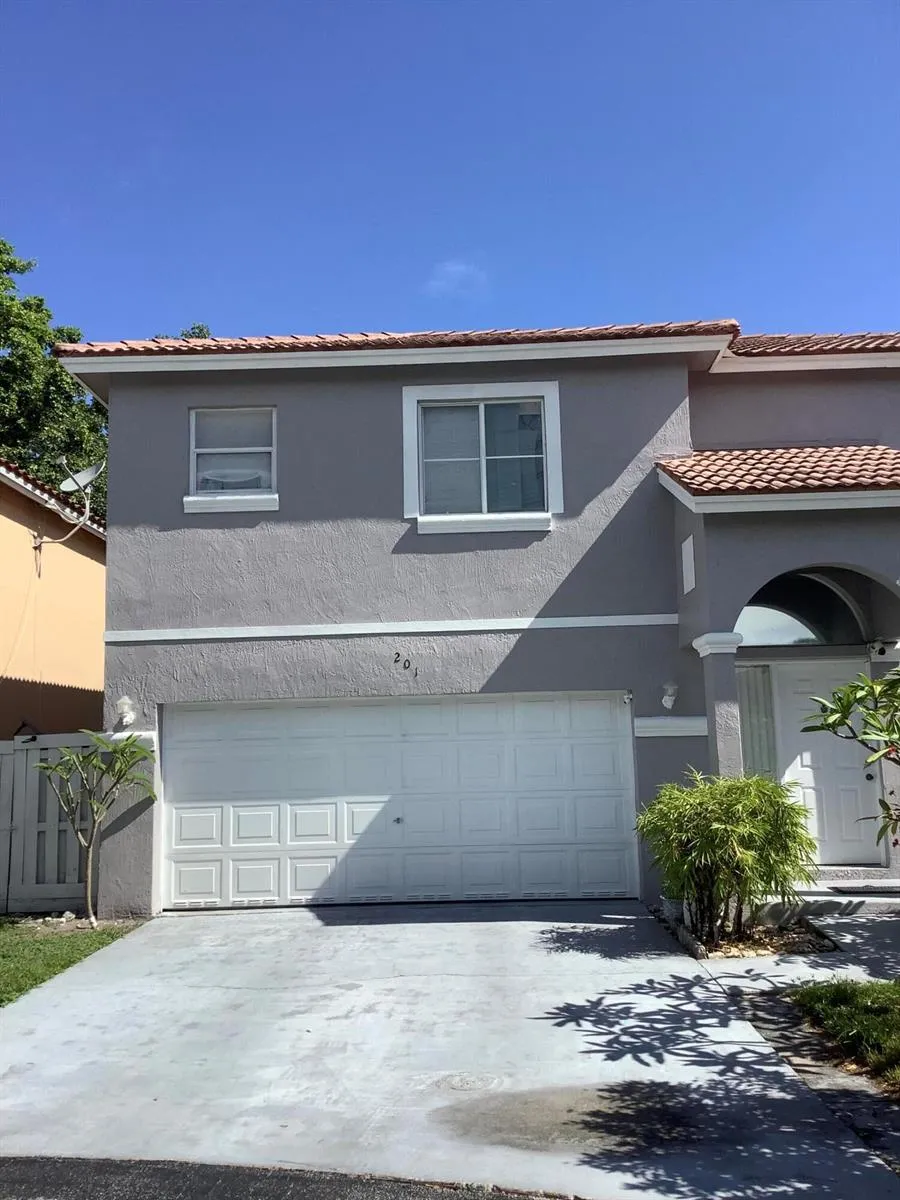 201 SW 98th Terrace Pembroke Pines, FL 33025