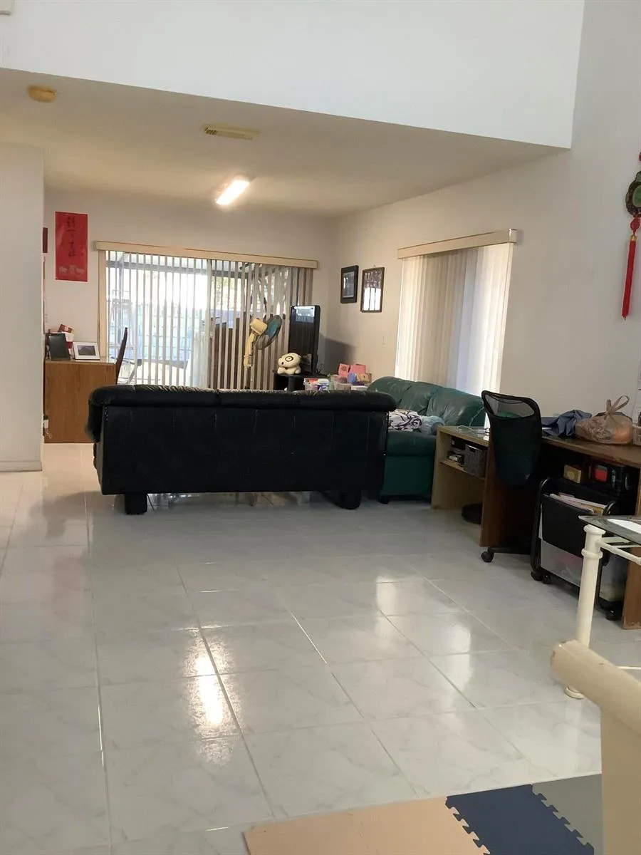 201 SW 98th Terrace Pembroke Pines, FL 33025
