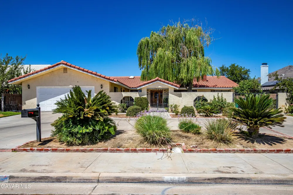 43029 Ed Halley Place Lancaster, CA 93536